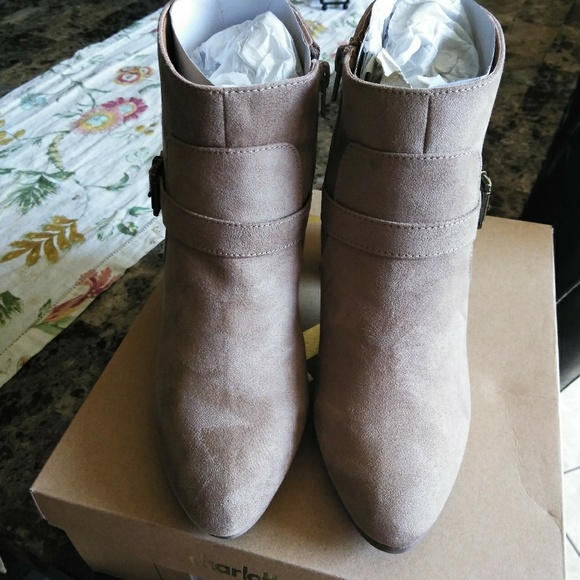 Boots - Picture 4 of 5